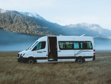 Maui Rentals Ultima Plus, Vehicle Image