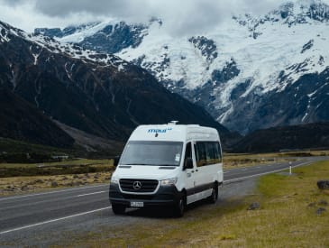 Maui Rentals Ultima Elite, Vehicle Image