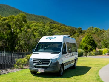 Maui Rentals Ultima Elite, Vehicle Image