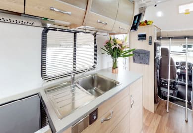 Cruisin Motorhomes Deluxe 6 Bett