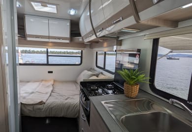 Cruisin Motorhomes Deluxe 4 Bett