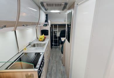 Cruisin Motorhomes Deluxe 4 Bett