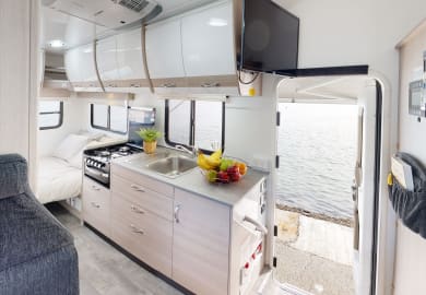 Cruisin Motorhomes Deluxe 4 Bett