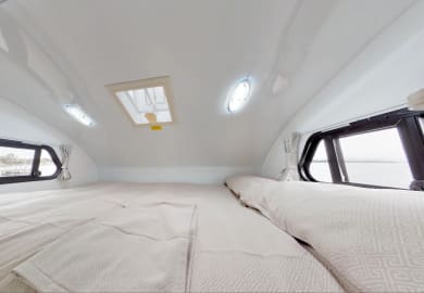 Cruisin Motorhomes Deluxe 4 Bett