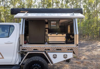 Adventure Toyota Hilux 4WD Camper Dual RTT