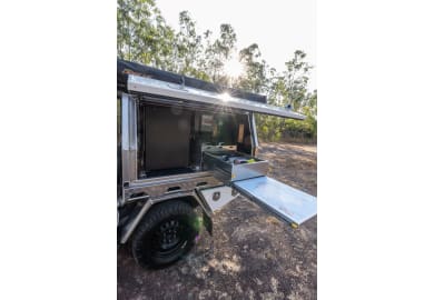 Adventure Toyota Hilux 4WD Camper