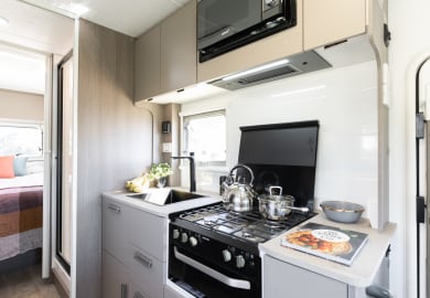 Let's Go Jayco 2 Bett Grandiose