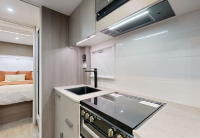 Let's Go Jayco 2 Bett Grandiose