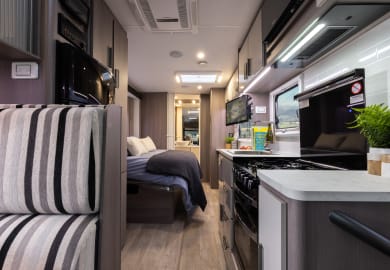 Let's Go Jayco 6 Bett Royale