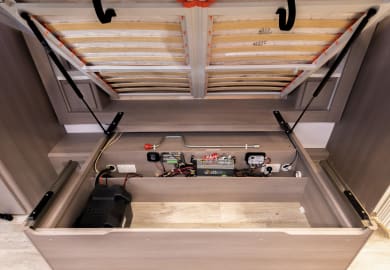 Let's Go Jayco 6 Bett Royale