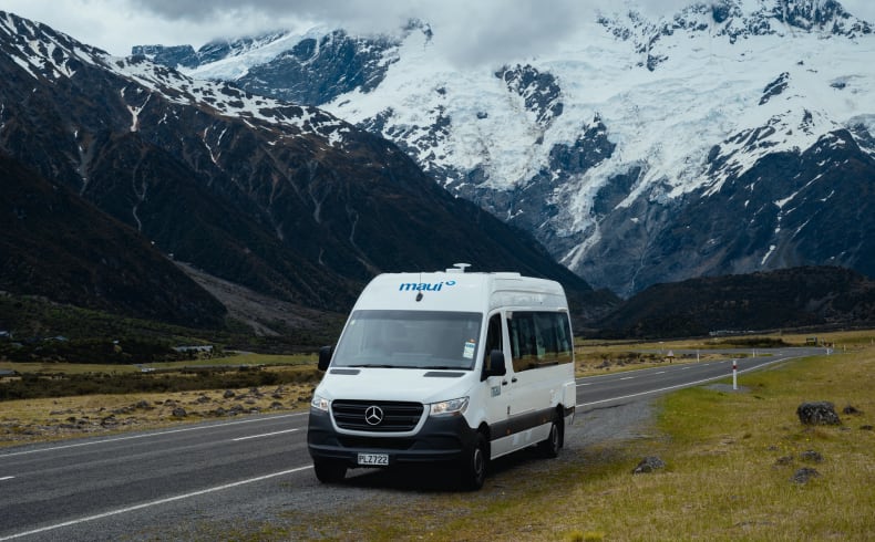 Maui Rentals Ultima Elite, Vehicle Image