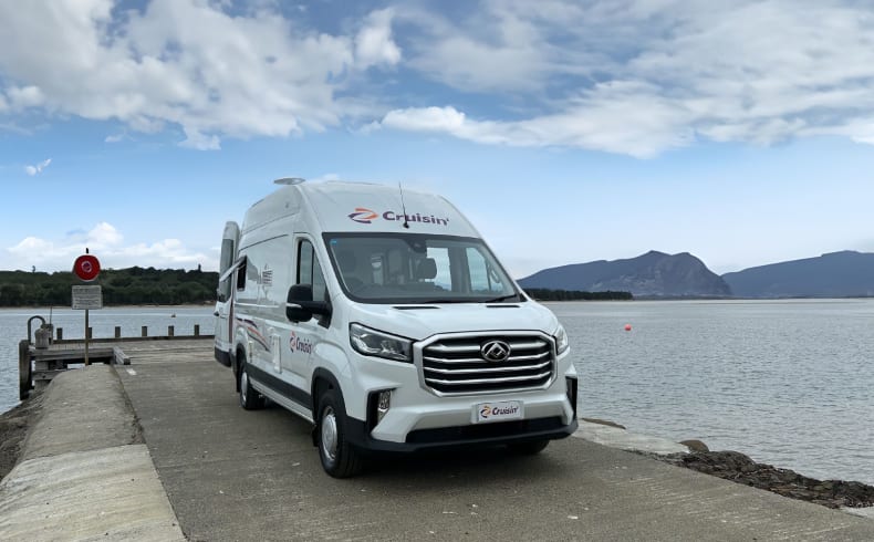 Cruisin Motorhomes Rover, Vehicle Image